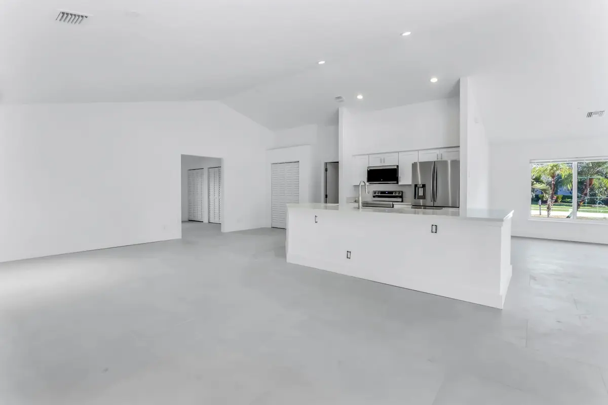 Photo 5 at 12865 Kingsway Road, Wellington