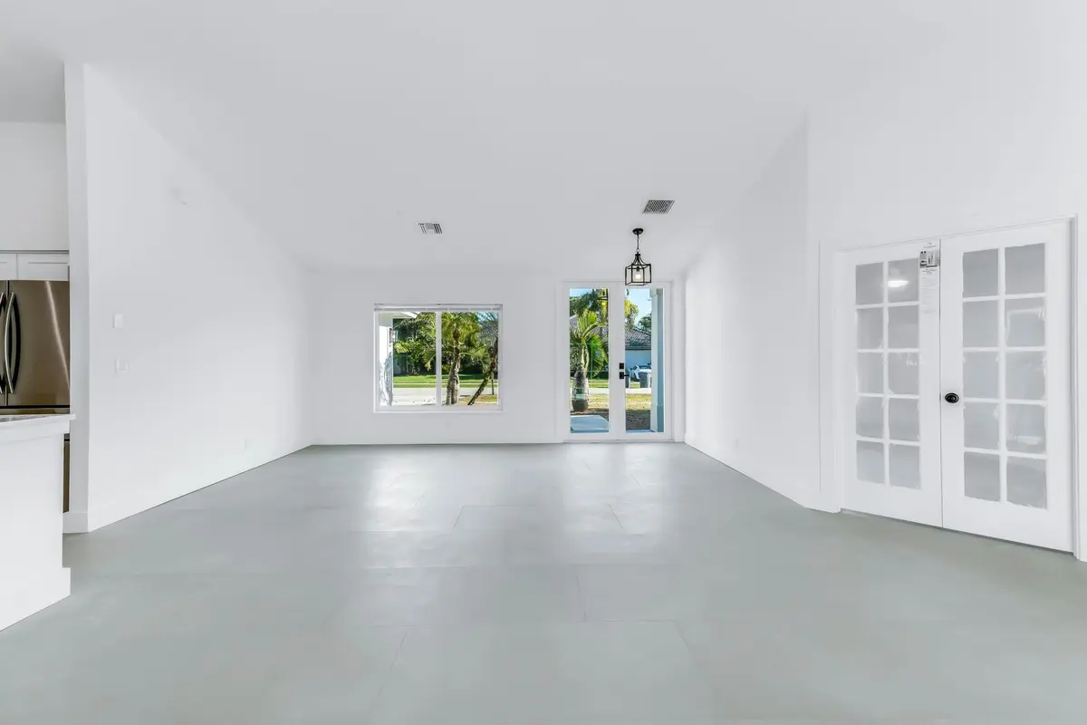 Photo 6 at 12865 Kingsway Road, Wellington