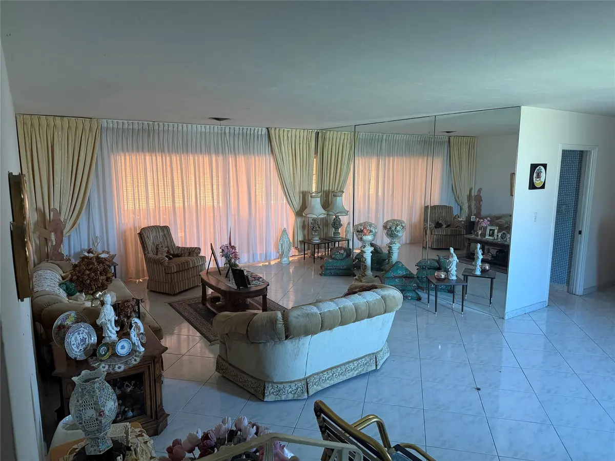 Photo 4 at 8230 SW 87th Terrace, Miami