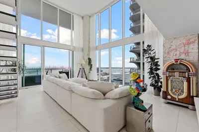 1040 Biscayne Boulevard 2101, Miami – sold