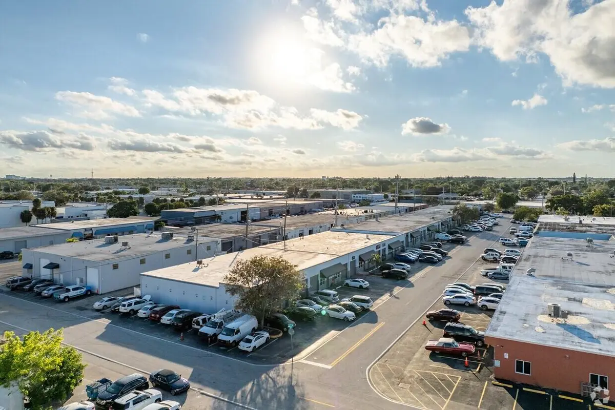 Photo 5 at 400 NE 27th Street, Pompano Beach