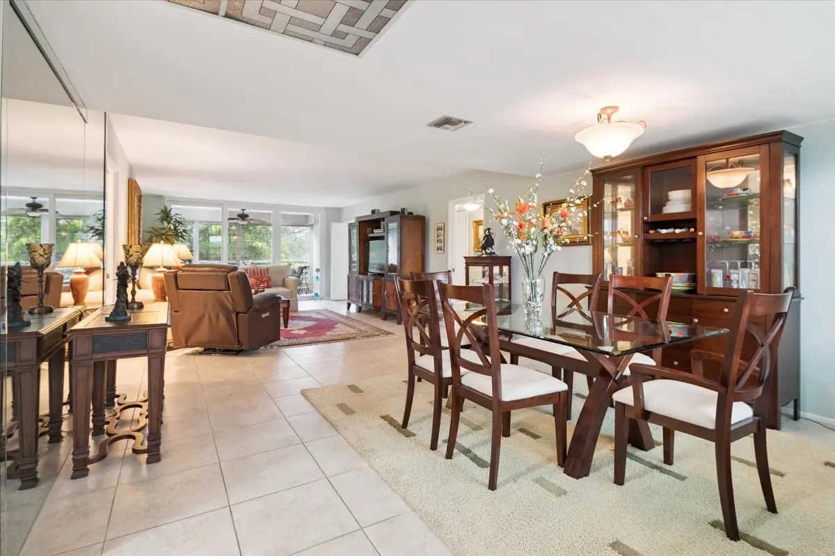 Photo 2 at 3900 Oaks Clubhouse Drive 409, Pompano Beach