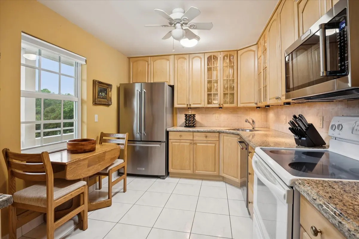 Photo 5 at 3900 Oaks Clubhouse Drive 409, Pompano Beach