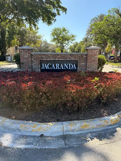 21 Jacaranda Drive 121, Plantation – Condominium for sale