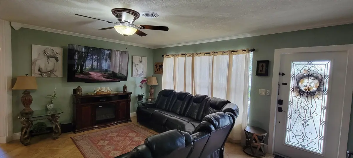 Photo 3 at 4153 NW 47th Terrace, Lauderdale Lakes