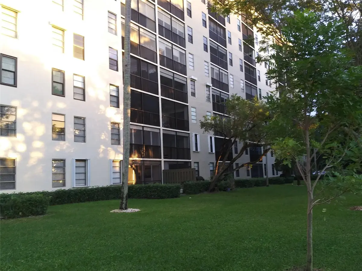 Photo 5 at 2112 S Cypress Bend Drive 207, Pompano Beach