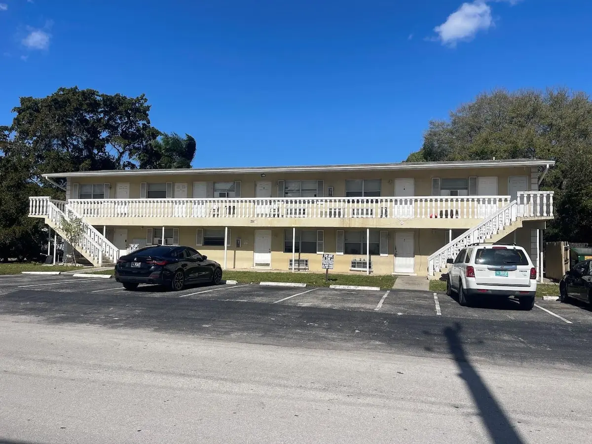 Photo 7 at 751 NW 5th Street, Fort Lauderdale