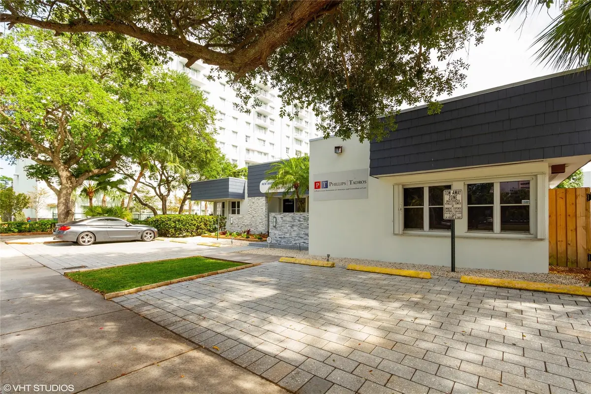 Photo 3 at 212 SE 8th Street, Fort Lauderdale