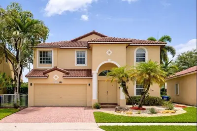 1423 SW 158th Avenue, Pembroke Pines – sold