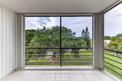 112 Royal Park Drive 3d, Oakland Park – sold