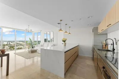 1040 Biscayne Boulevard 3906, Miami – sold