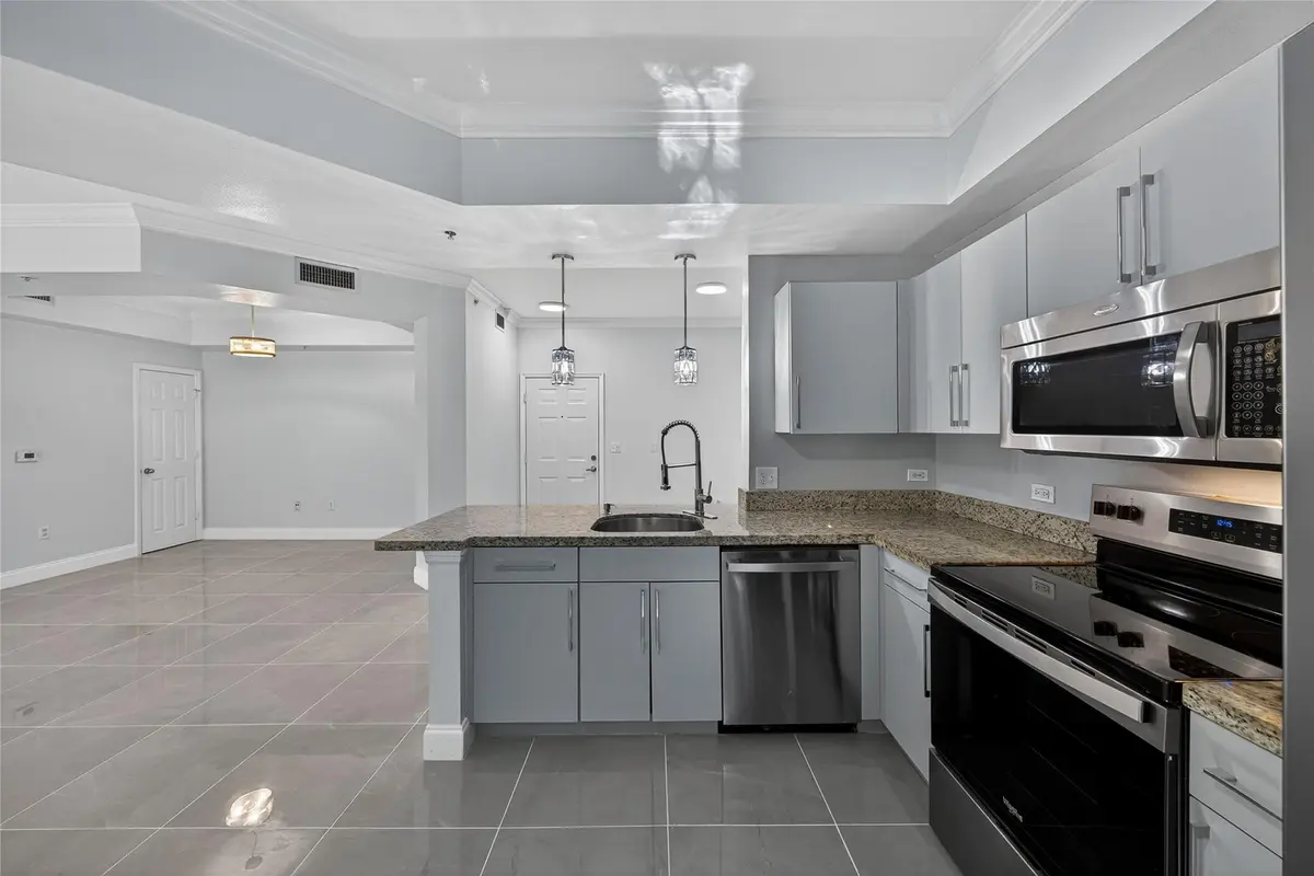 Photo 7 at 533 NE 3rd Avenue 221, Fort Lauderdale