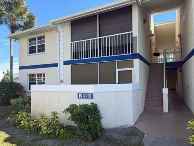 1531 SE Royal Green Circle 107, Port St. Lucie – Condominium for sale
