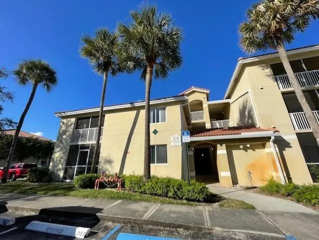 Photo 3 at 470 S Park Road 302, Hollywood