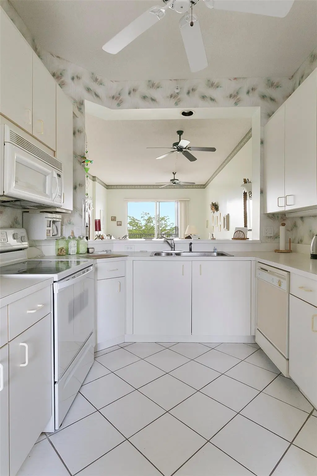 Photo 8 at 9551 Weldon Circle 404, Fort Lauderdale