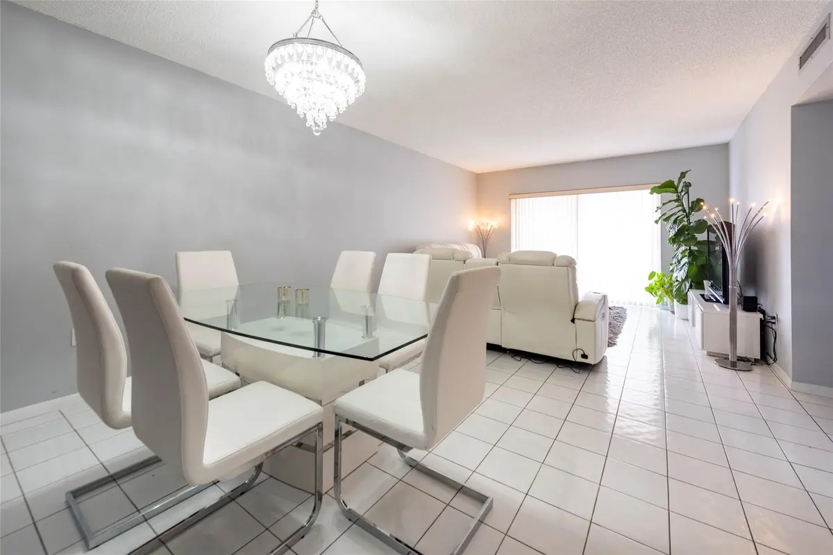 Welcome to Unit #710 at 3850 Washington Street 710, Hollywood