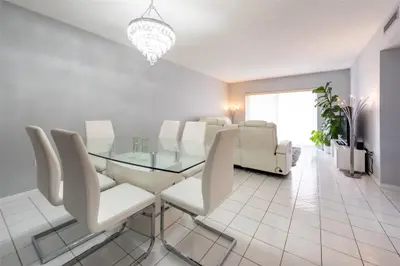 3850 Washington Street 710, Hollywood – sold