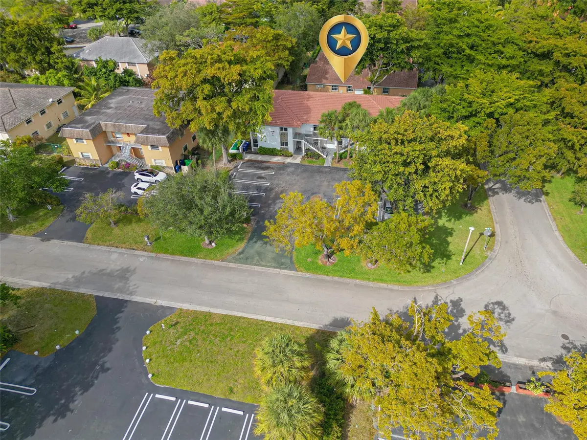 Photo 3 at 10201 NW 35th Street, Coral Springs