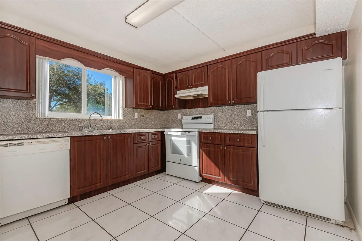 Photo 5 at 10201 NW 35th Street, Coral Springs