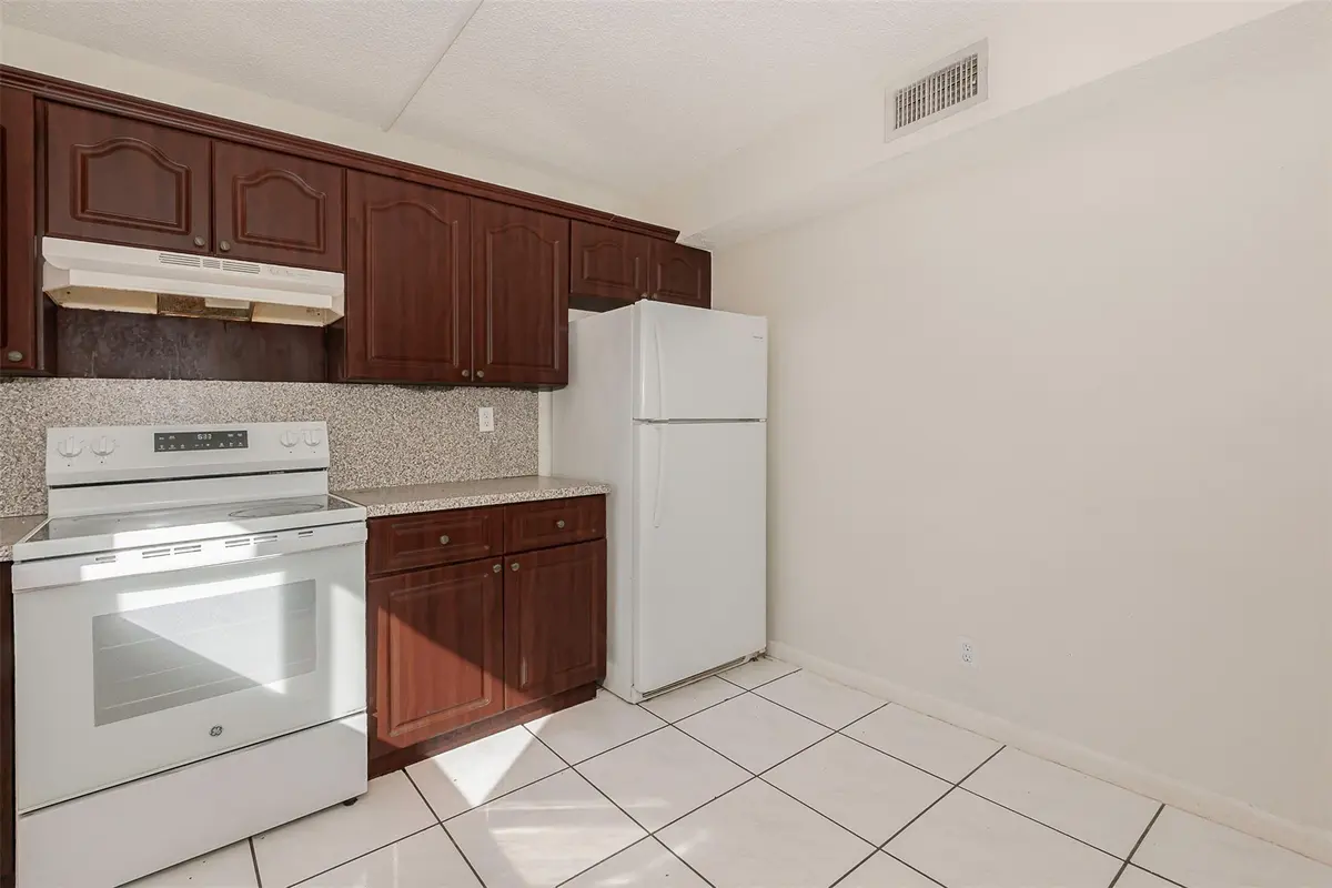 Photo 7 at 10201 NW 35th Street, Coral Springs