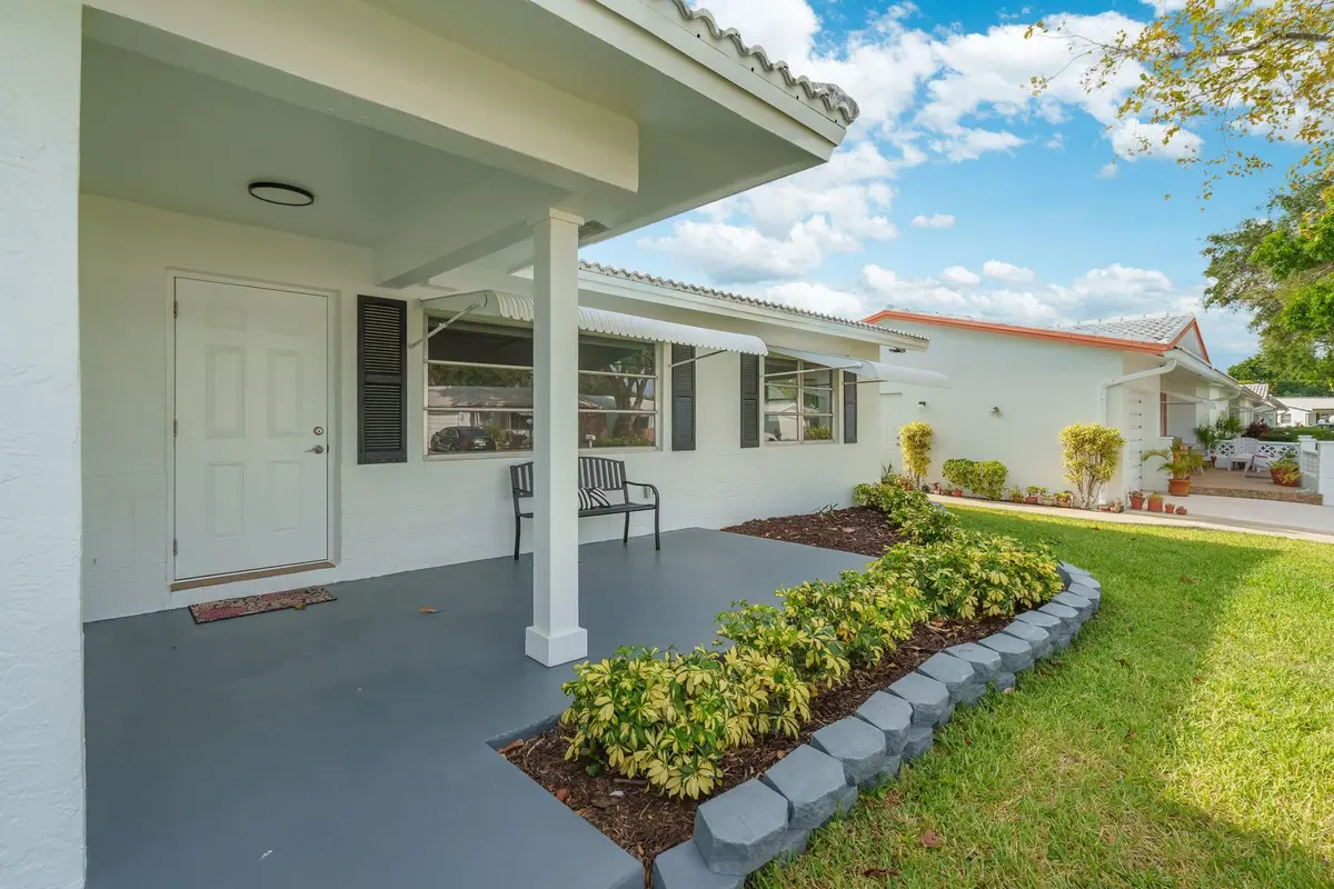 Photo 3 at 1620 NW 87th Terrace, Plantation