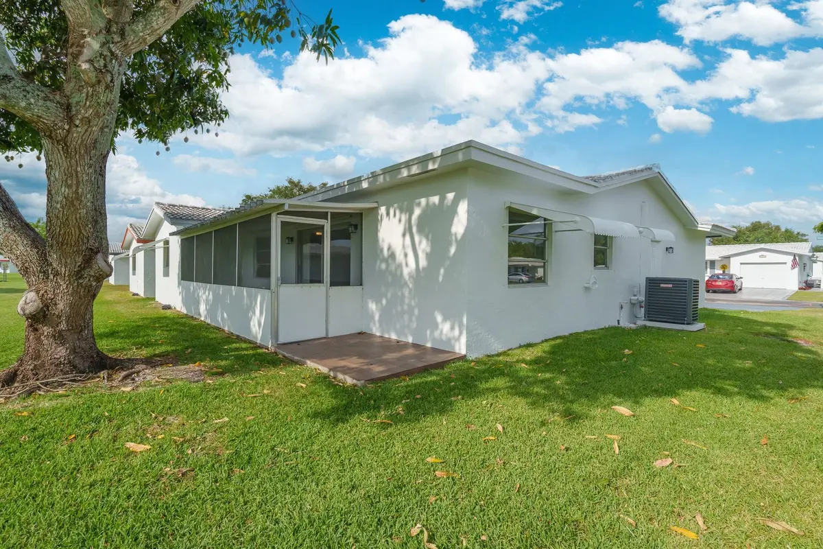 Photo 5 at 1620 NW 87th Terrace, Plantation