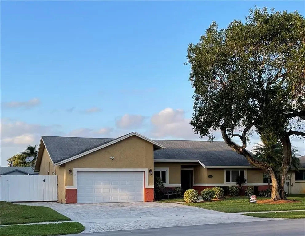 Photo 1 at 8581 27th Place, Davie