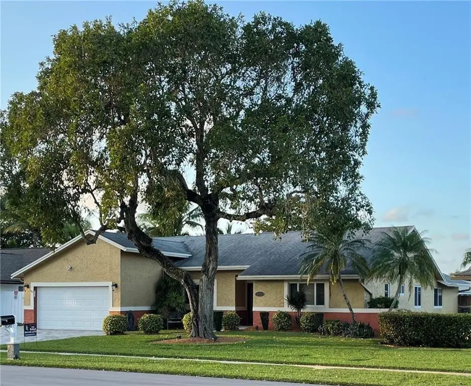 Photo 2 at 8581 27th Place, Davie