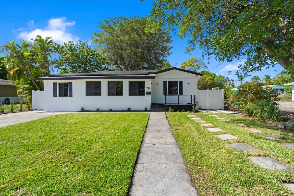 Photo 5 at 719 NE 36th Street, Oakland Park