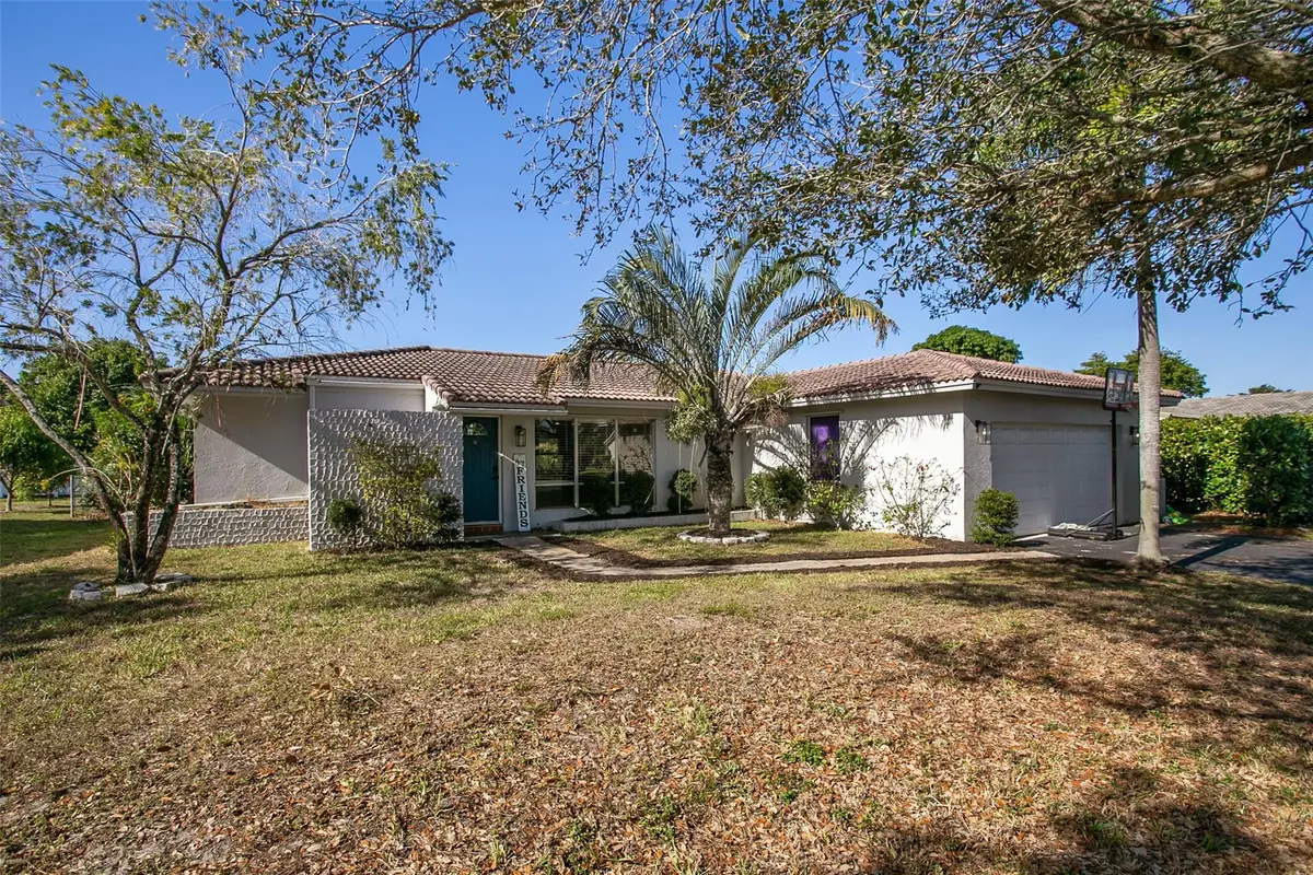 Photo 1 at 846 Ramblewood Drive, Coral Springs
