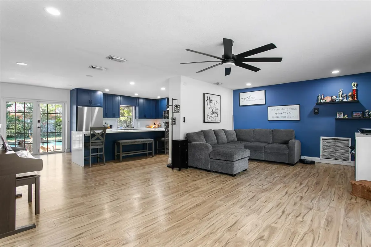 Photo 2 at 846 Ramblewood Drive, Coral Springs
