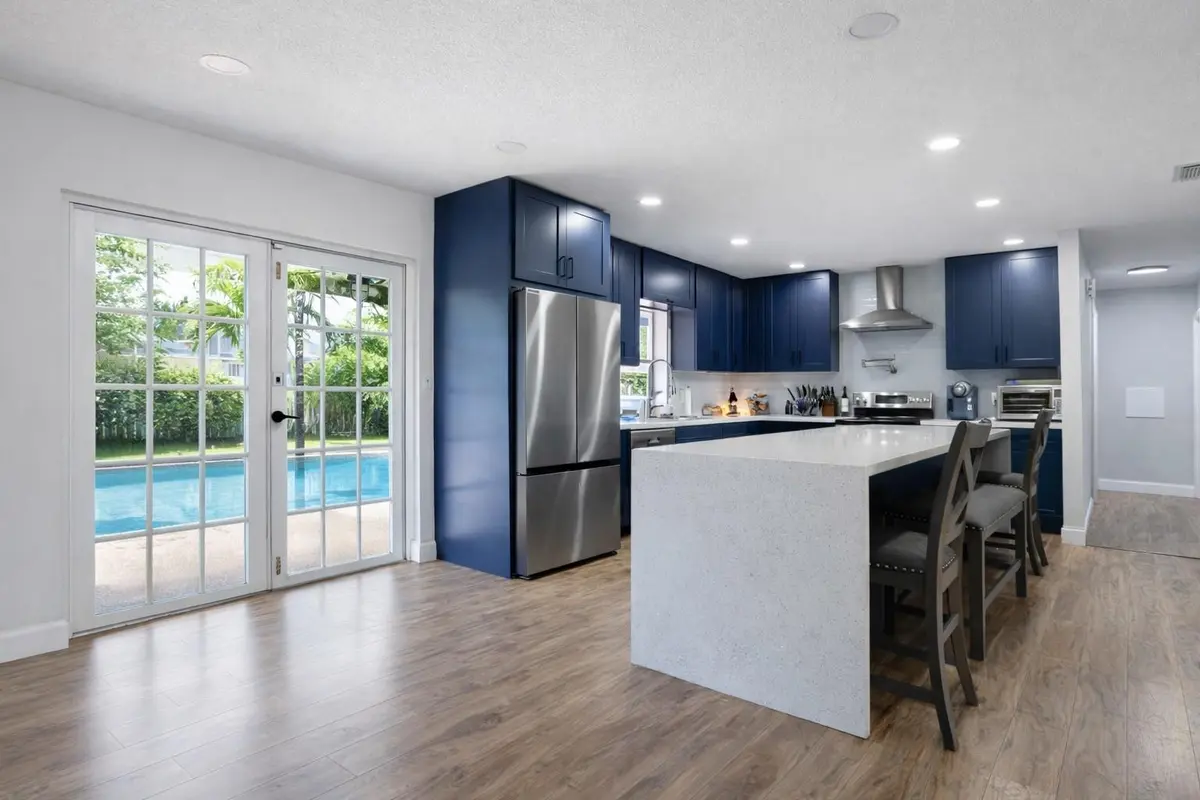 Photo 5 at 846 Ramblewood Drive, Coral Springs