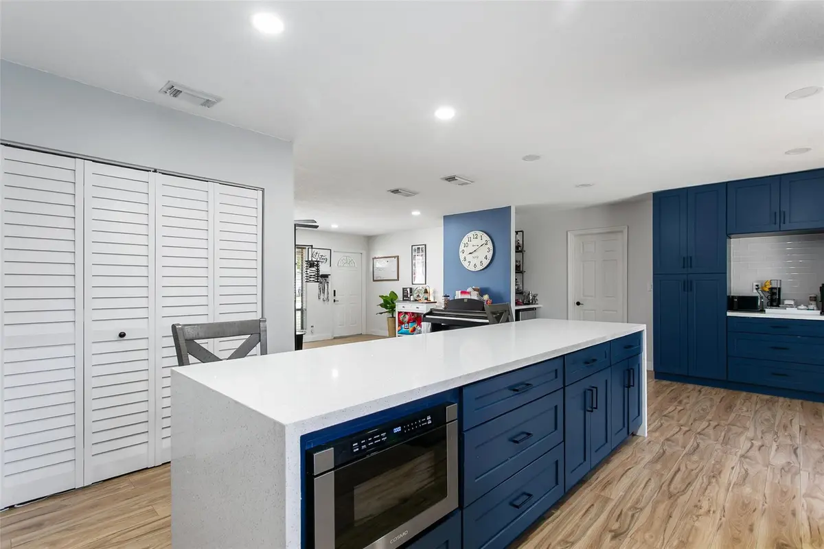 Photo 6 at 846 Ramblewood Drive, Coral Springs