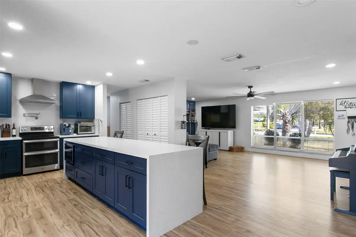 Photo 7 at 846 Ramblewood Drive, Coral Springs