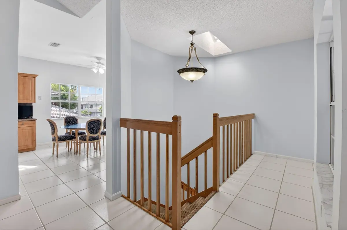 Photo 7 at 11586 Briarwood Circle 4, Boynton Beach