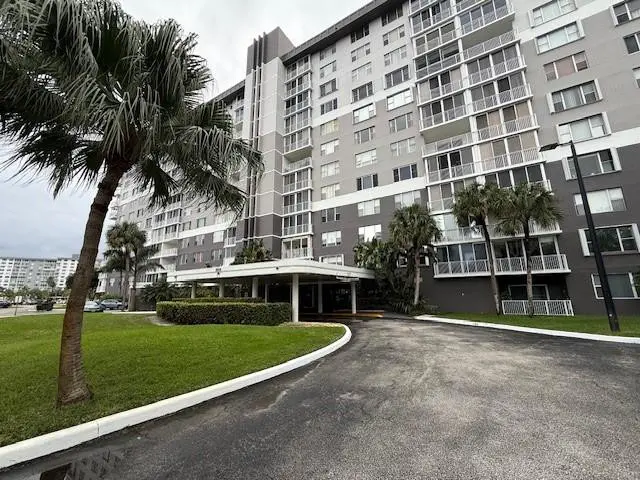 Photo 2 at 3850 Washington Street 703, Hollywood