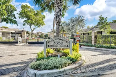 3650 N 36th Avenue 51, Hollywood – Villa for sale