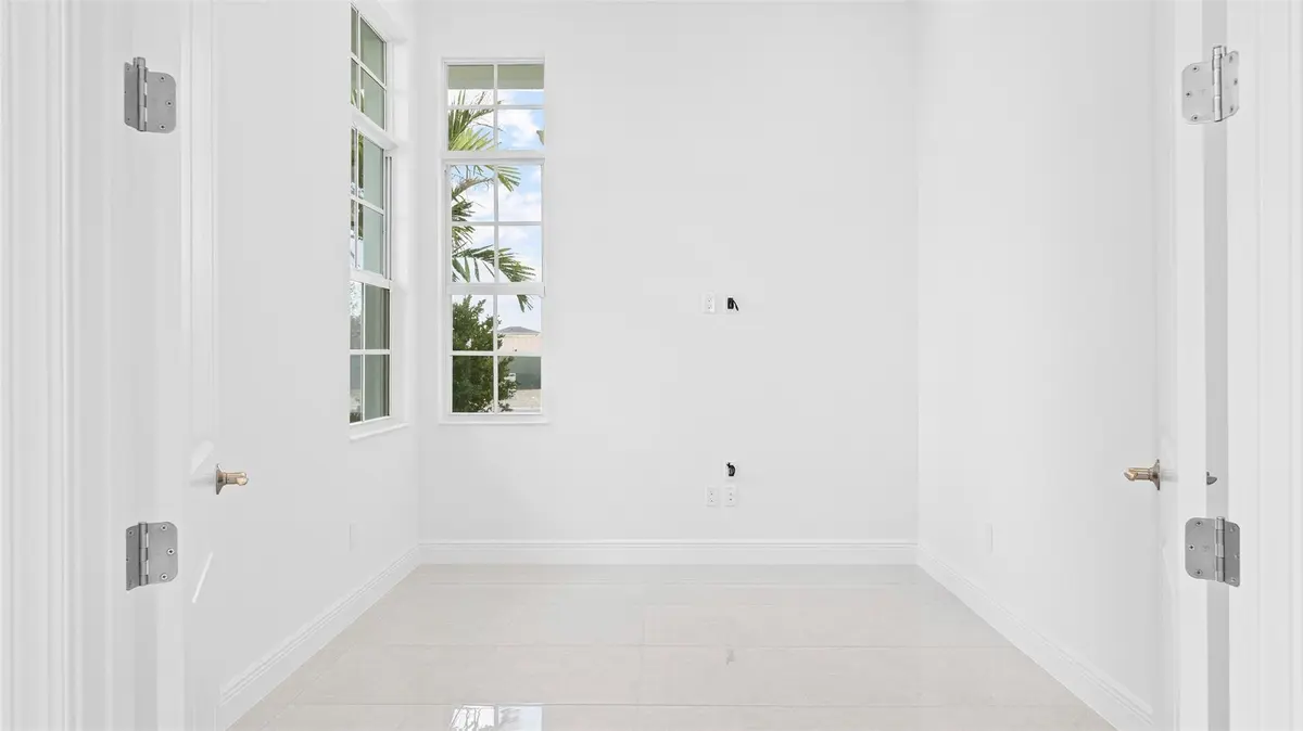 Flex at 5066 Lido Key Lane, Westlake