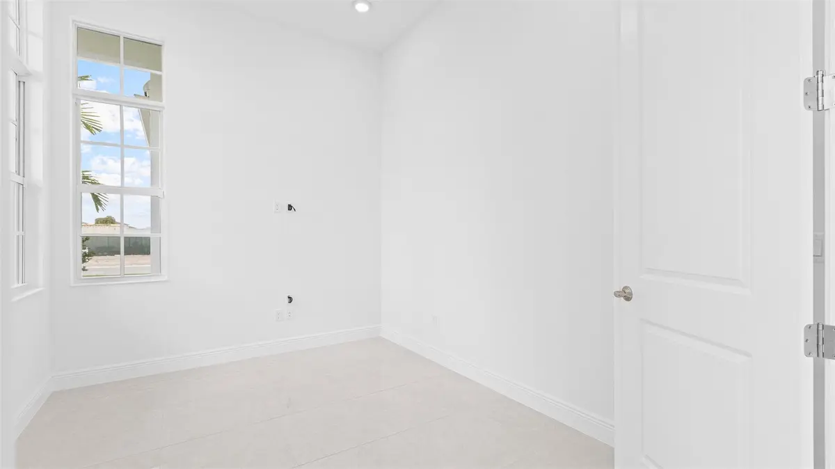 Flex at 5066 Lido Key Lane, Westlake