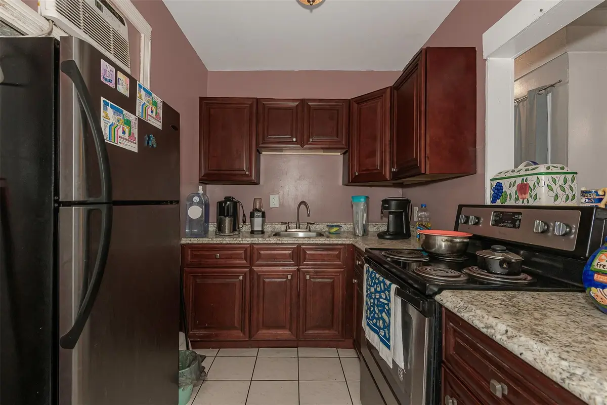 Photo 8 at 255 SW 15th Street, Dania Beach