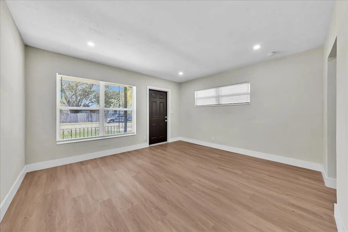 Photo 7 at 5324 NW 1st Avenue, Oakland Park