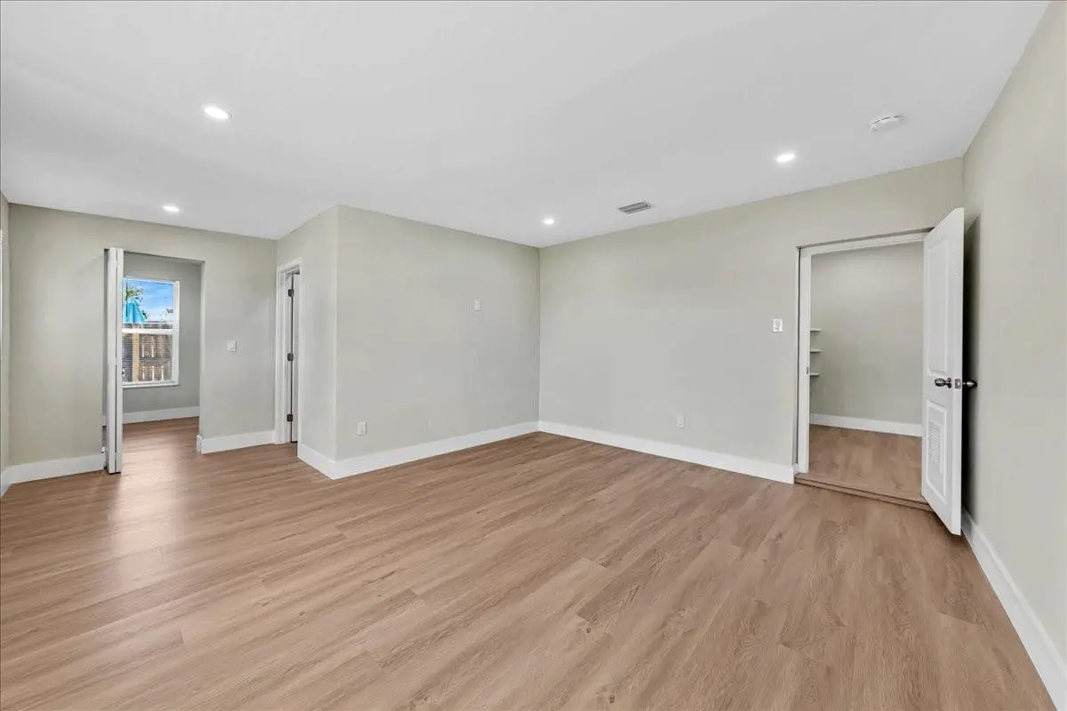 Photo 8 at 5324 NW 1st Avenue, Oakland Park