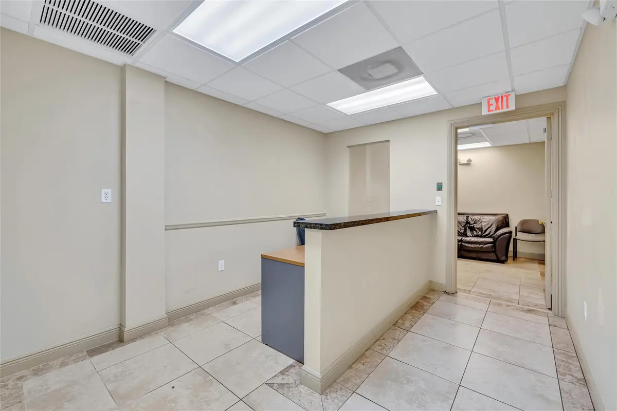 Photo 5 at 1400 E Oakland Park Boulevard 103, Oakland Park