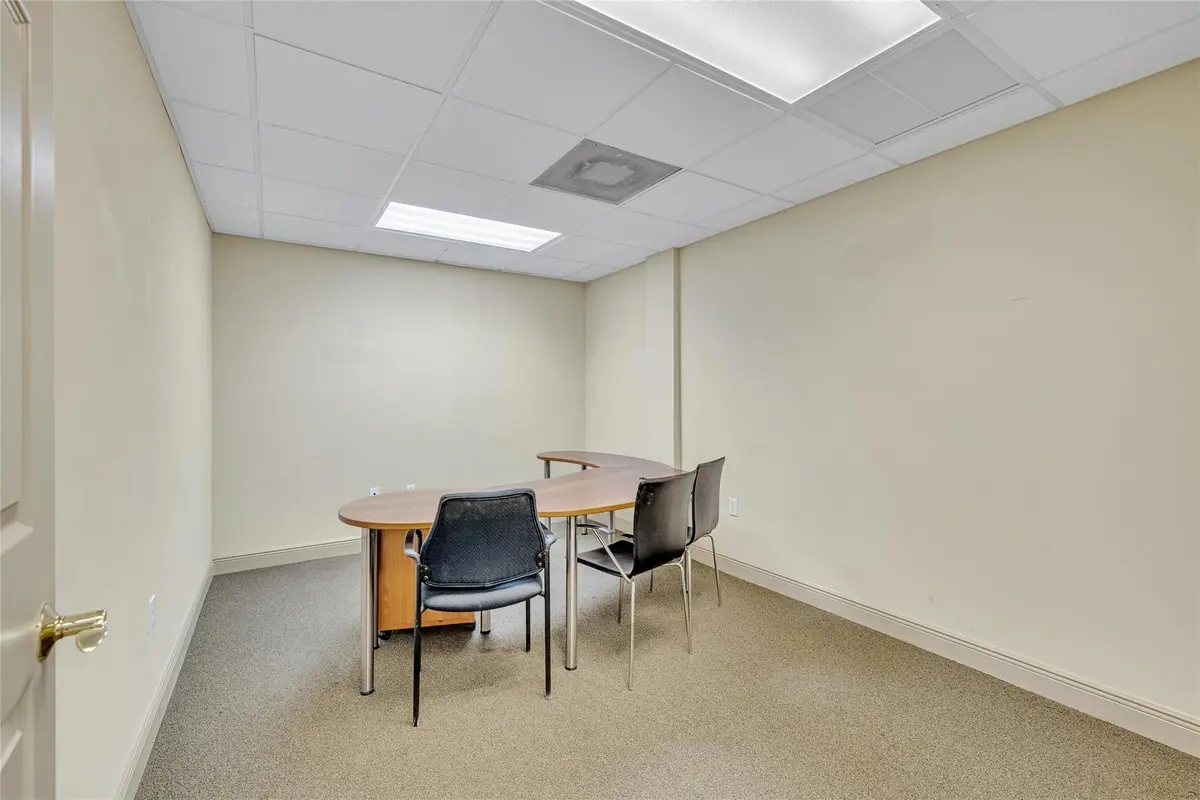 Photo 8 at 1400 E Oakland Park Boulevard 103, Oakland Park