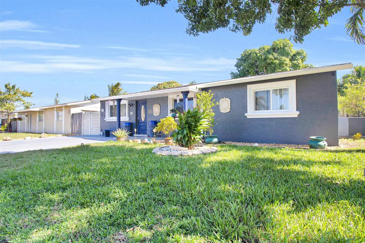 Photo 3 at 524 SW 72nd Avenue, North Lauderdale