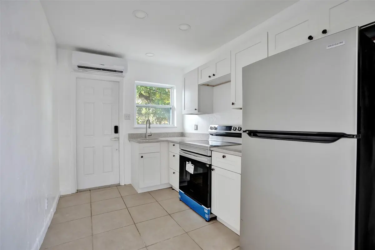 Photo 4 at 306 NE 13th Avenue, Pompano Beach