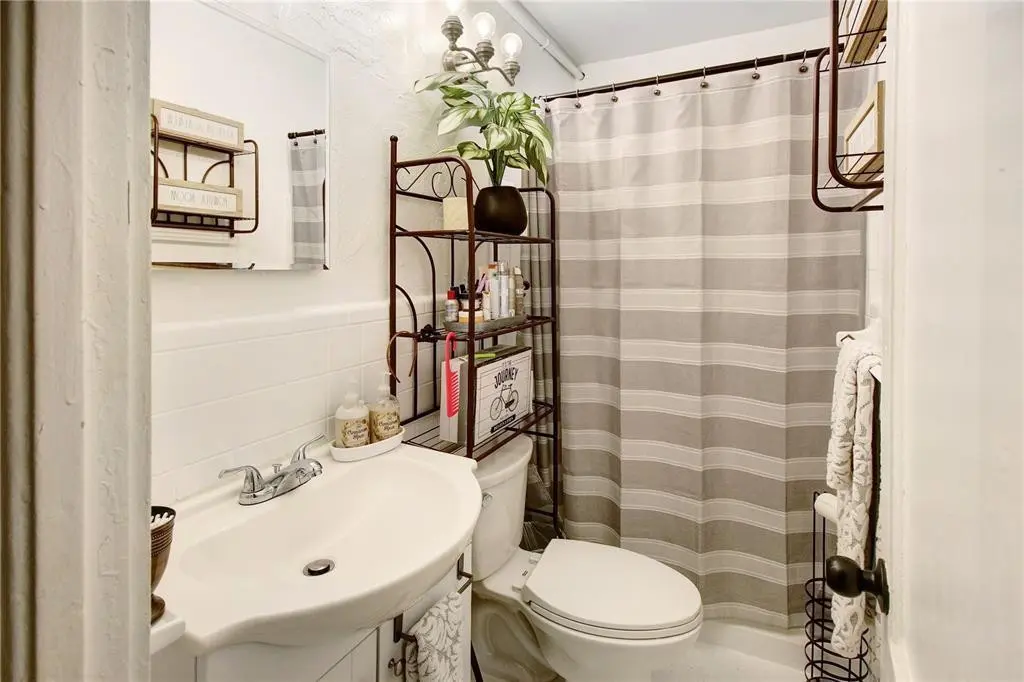 Photo 8 at 306 NE 13th Avenue, Pompano Beach