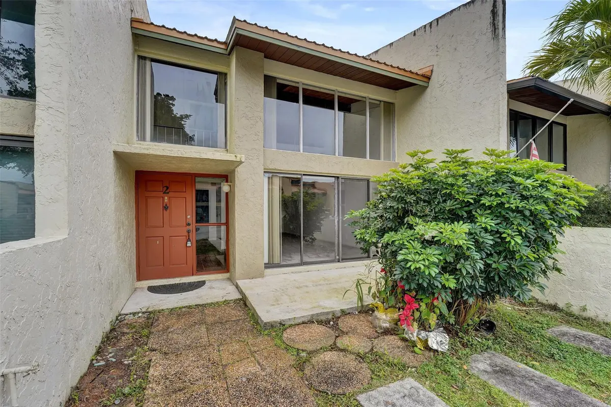 Photo 2 at 750 E Coco Plum Circle 2, Plantation