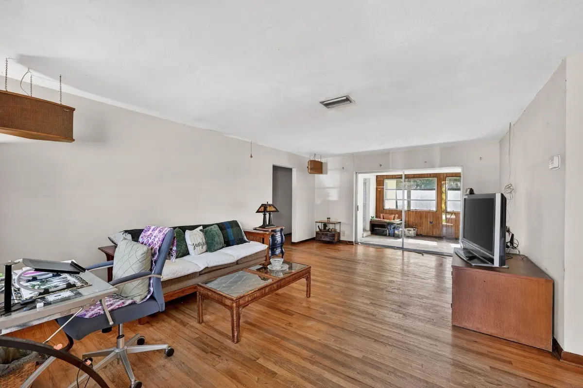 Virtually enhanced at 812 SW 14th Court, Fort Lauderdale