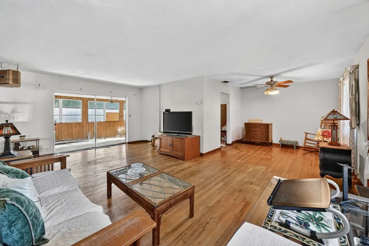 Photo 8 at 812 SW 14th Court, Fort Lauderdale